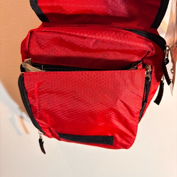 HEYS Travel Mate Crossbody Multiple Pockets & Compartments Adjautable Strap NEW - Picture 9 of 13